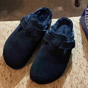 Ladies Birkenstock Boston VL/Shearling size 38 narrow in Black. No box anymore.